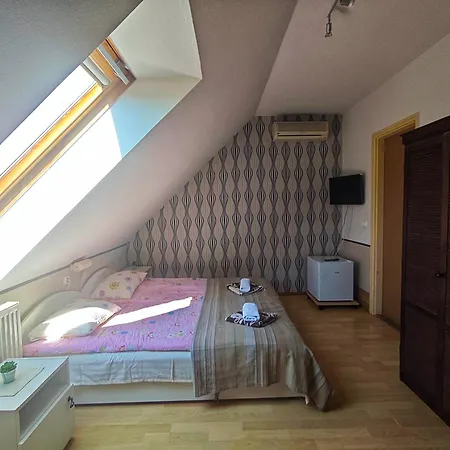 以利亚小屋旅馆