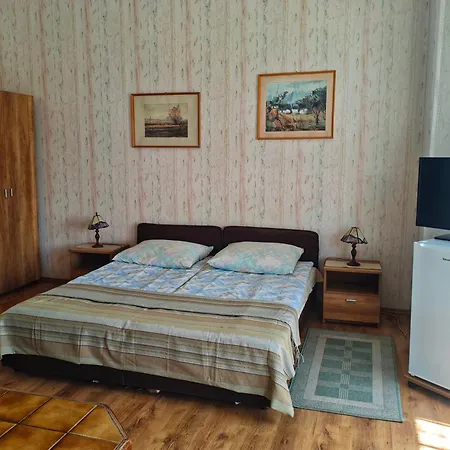 以利亚小屋旅馆